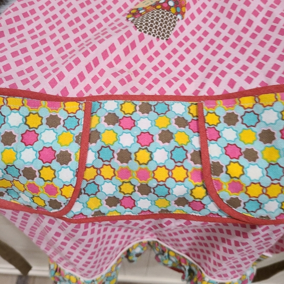 🧁🧁NEW🧁🧁SUPER CUTE!! Sweet Stuff Cupcake Apron for young girl cookers 🧁🧁 - Picture 2 of 16